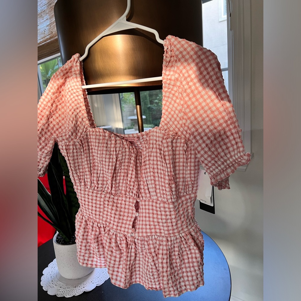 💗 cute blouse 💗 GUESS Brand style NeW